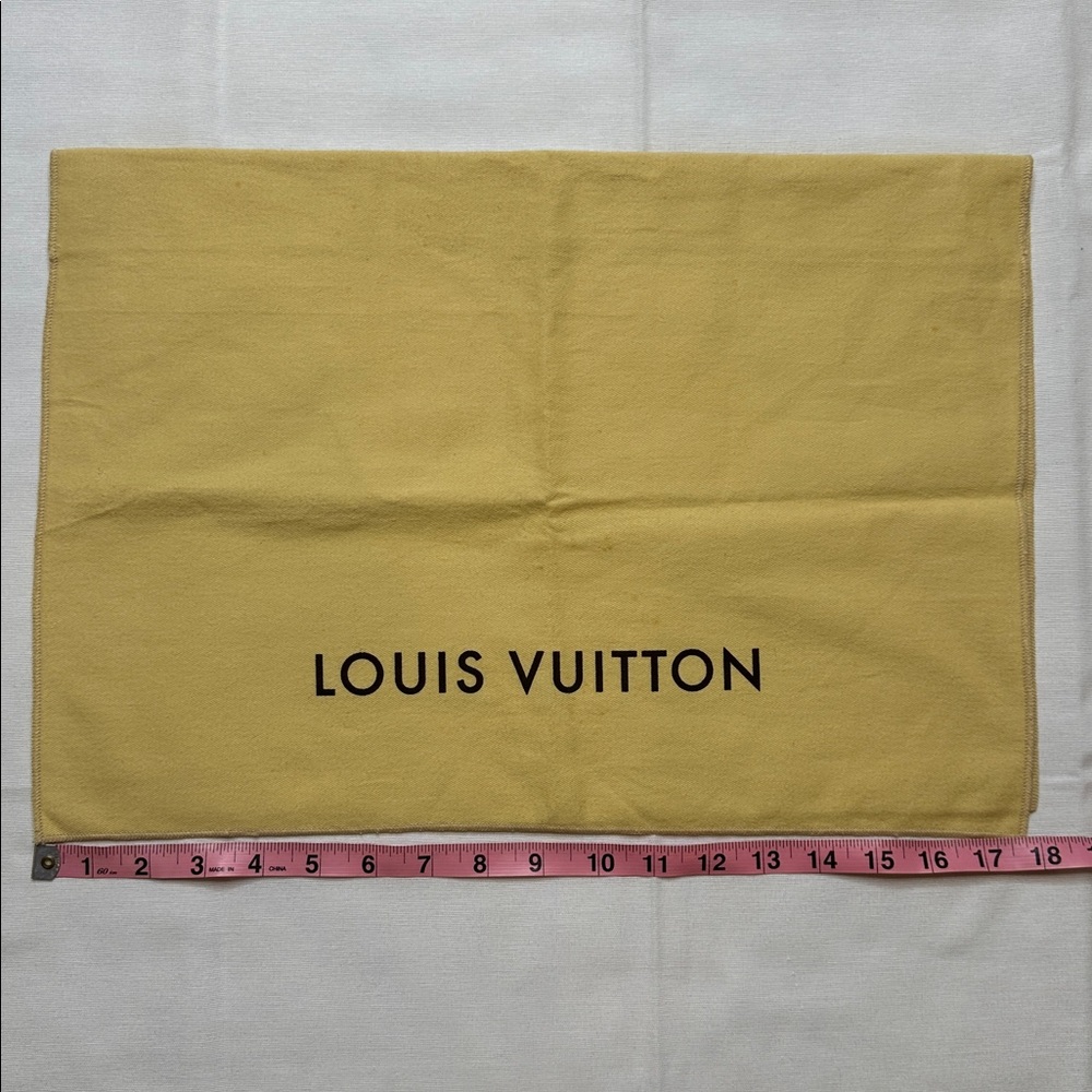 Louis Vuitton Dust Bag Medium Size
0323